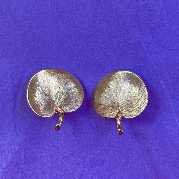 Vintage Pastelli Gold Gingko Leaf Clip Earrings - Picture 4 of 7